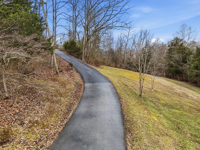215 Old Log Lick Road, Winchester, KY 40391