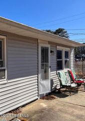 511 Holly Village Lane, Toms River, NJ 08753