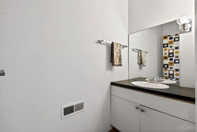 3595 Cooper Road, Blue Ash, OH 45241