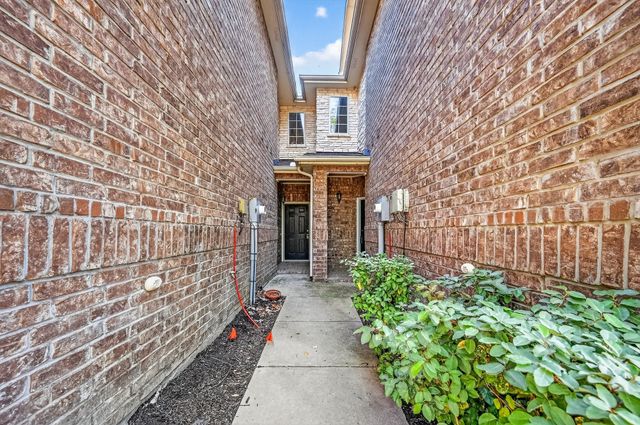 248 Turnberry Lane, Lewisville, TX 75067