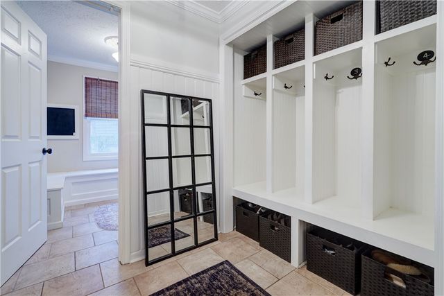 23 Summit Oaks, Pittsford, NY 14534
