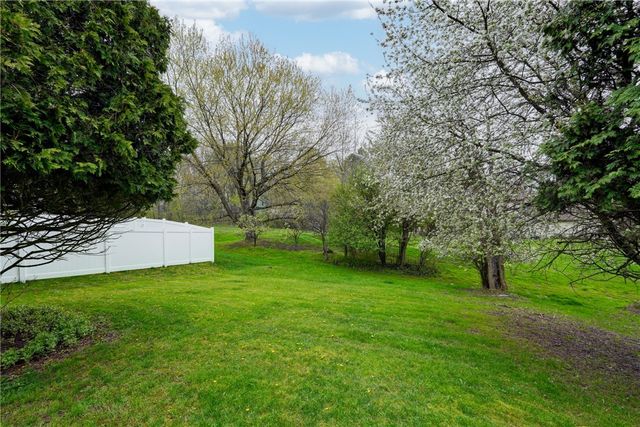23 Summit Oaks, Pittsford, NY 14534