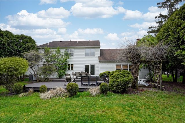23 Summit Oaks, Pittsford, NY 14534