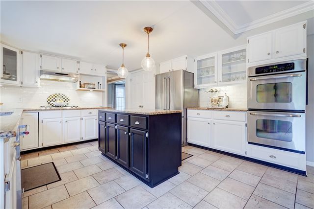 23 Summit Oaks, Pittsford, NY 14534