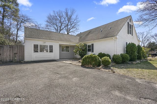 4 Winsted Drive, Howell, NJ 07731