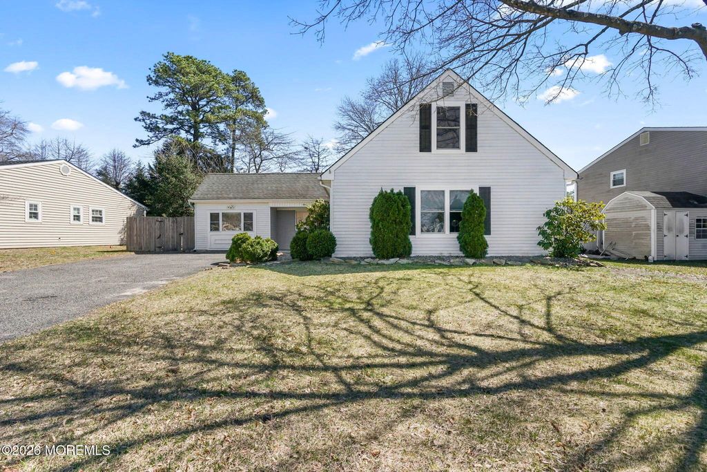 4 Winsted Drive, Howell, NJ 07731
