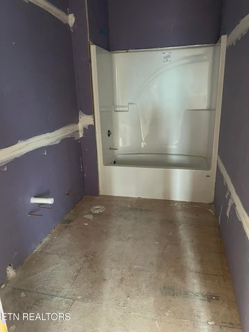 210 Limelight Lane, Lenoir City, TN 37772