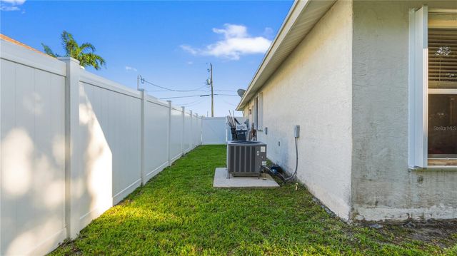 2001 SW FEARS AVENUE, Port St Lucie, FL 34953