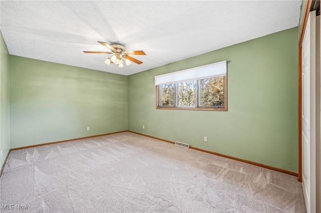 901 Carriage Hill Drive, Salem, OH 44460