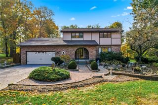 901 Carriage Hill Drive, Salem, OH 44460