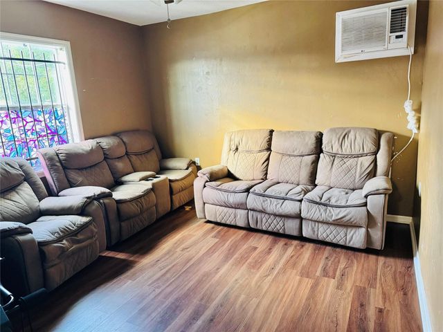 3414 Cochran Street, Houston, TX 77009