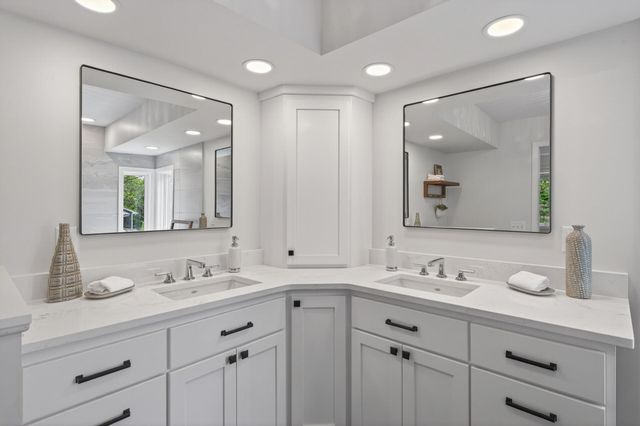 18339 Ridgewood Road, Minnetonka, MN 55345