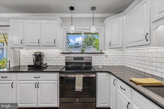 46 TWIN OAK DR, Levittown, PA 19056