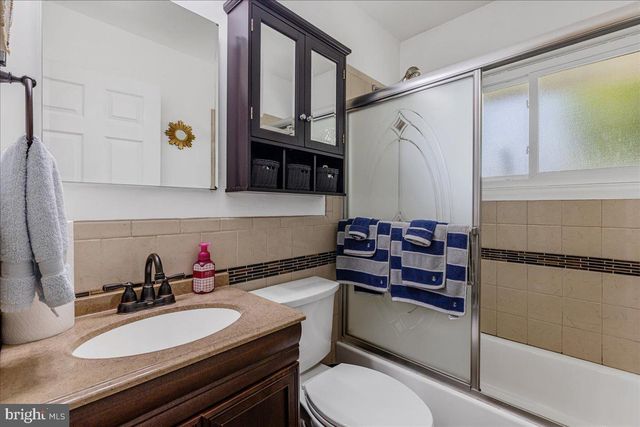 46 TWIN OAK DR, Levittown, PA 19056