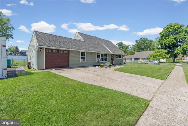 46 TWIN OAK DR, Levittown, PA 19056