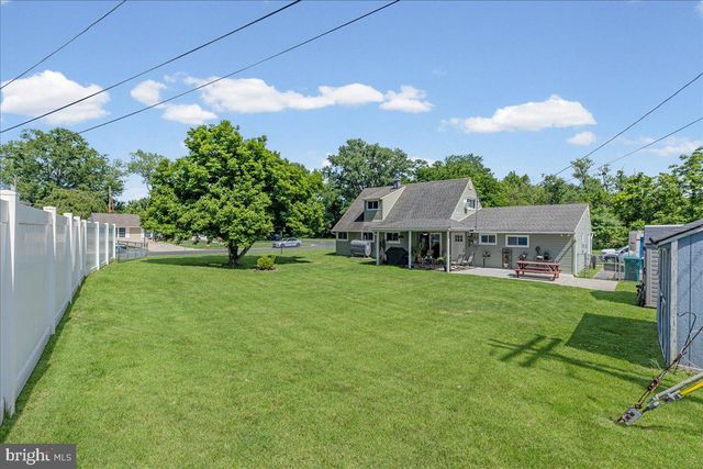 46 TWIN OAK DR, Levittown, PA 19056