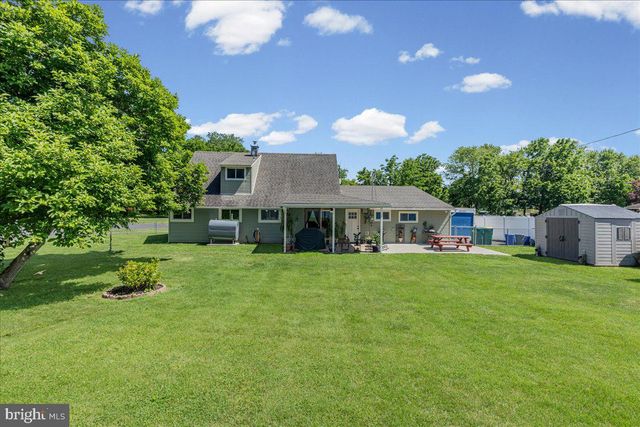 46 TWIN OAK DR, Levittown, PA 19056