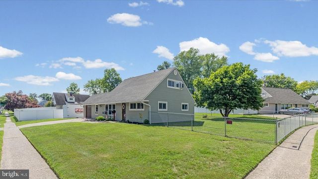 46 TWIN OAK DR, Levittown, PA 19056