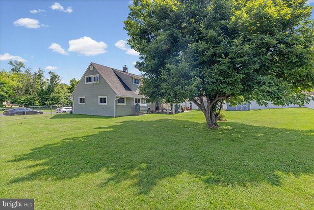 46 TWIN OAK DR, Levittown, PA 19056