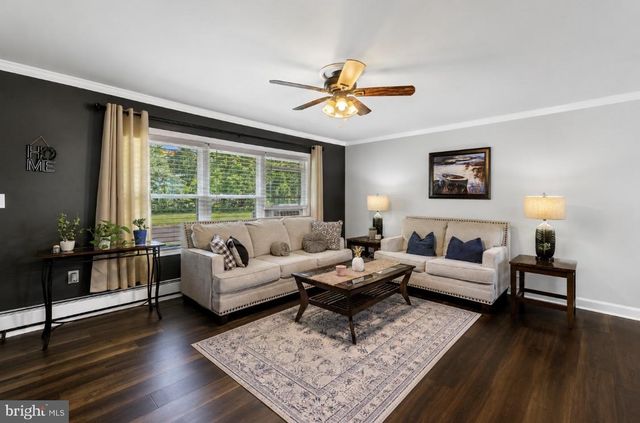 46 TWIN OAK DR, Levittown, PA 19056
