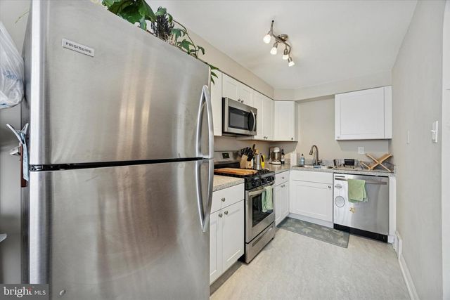 321 S STRATFORD RD, Glenolden, PA 19036