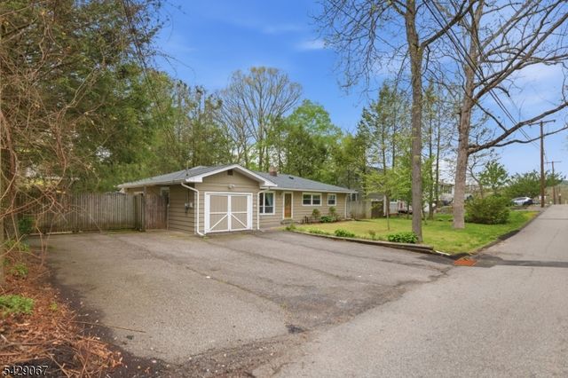 18 Belton St, Byram Twp., NJ 07874