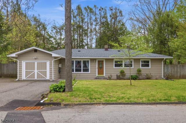 18 Belton St, Byram Twp., NJ 07874