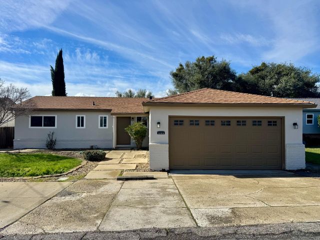 1290 Fairview Dr, Angels Camp, CA 95222