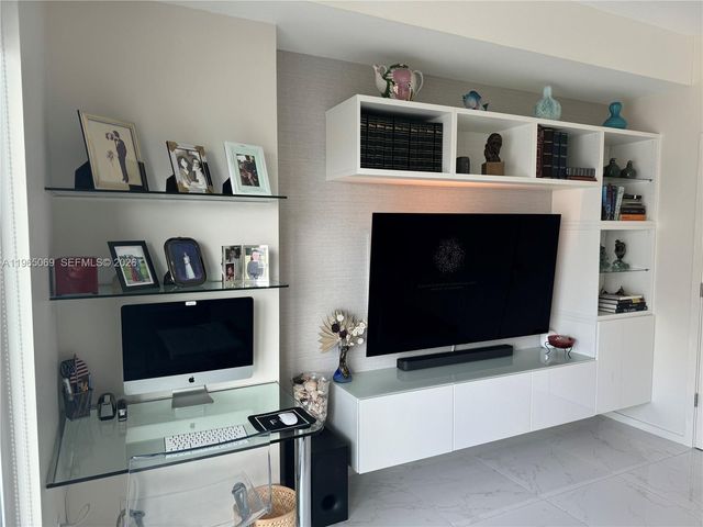 1111 SW 1st Ave 2622-N, Miami, FL 33130