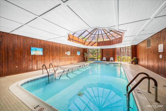 111 Acacia Drive 101, Indian Head Park, IL 60525