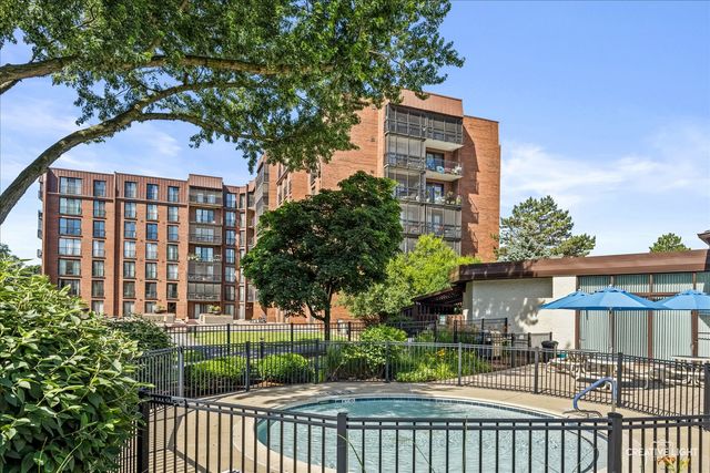 111 Acacia Drive 101, Indian Head Park, IL 60525