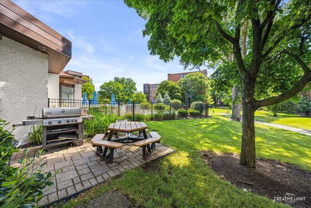 111 Acacia Drive 101, Indian Head Park, IL 60525