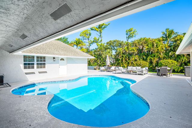 8811 Pinion Drive, Wellington, FL 33467