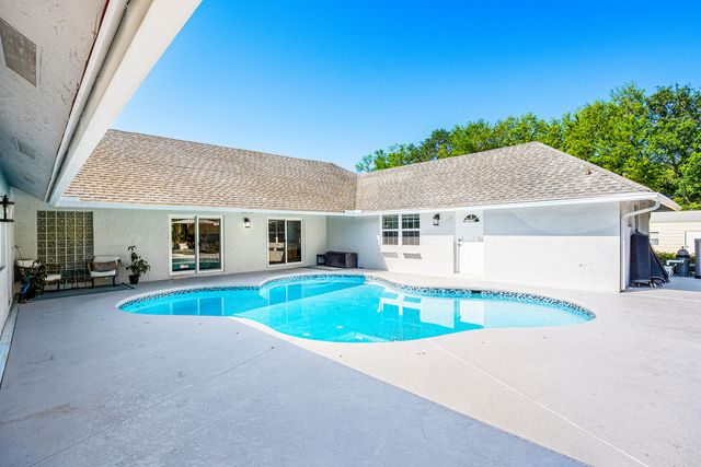 8811 Pinion Drive, Wellington, FL 33467