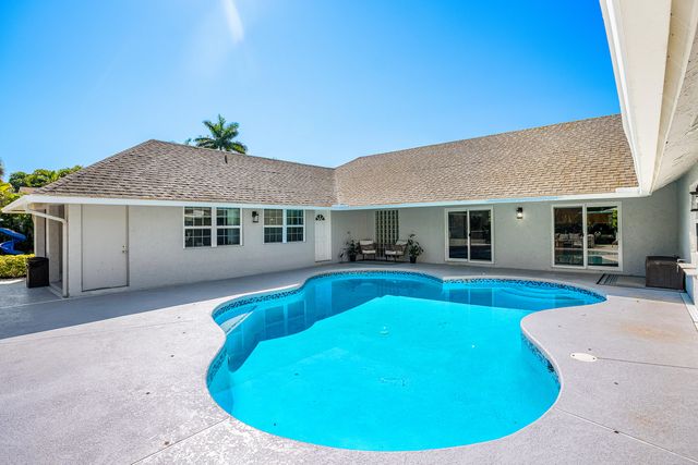 8811 Pinion Drive, Wellington, FL 33467