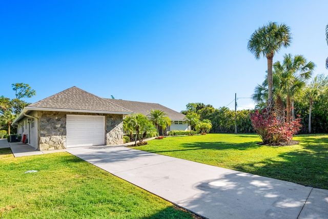 8811 Pinion Drive, Wellington, FL 33467