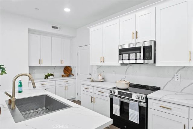 1993 Lyon Avenue, Riverside, CA 92503