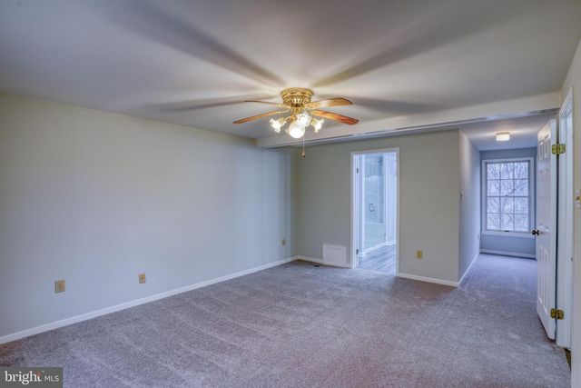 122 BARTLEY DR, Newark, DE 19702