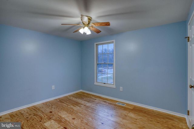 122 BARTLEY DR, Newark, DE 19702