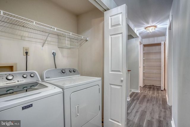 122 BARTLEY DR, Newark, DE 19702