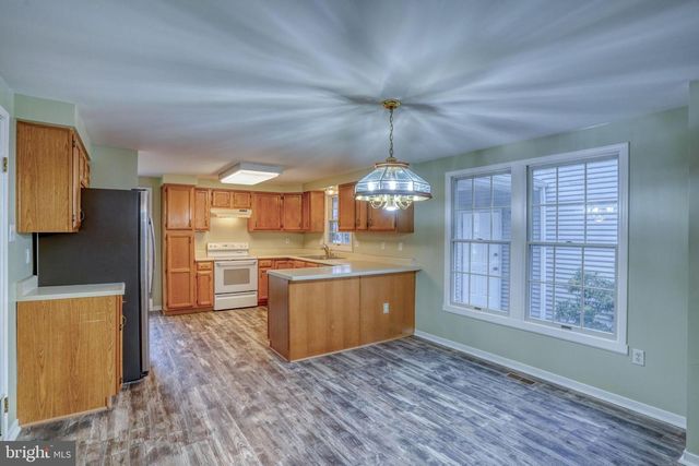 122 BARTLEY DR, Newark, DE 19702