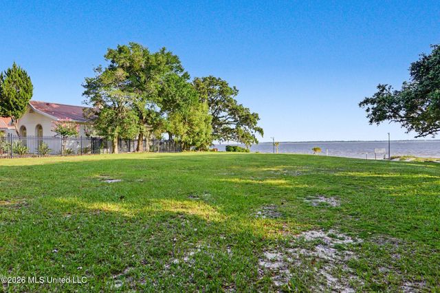 201 Front Beach Drive, Ocean Springs, MS 39564