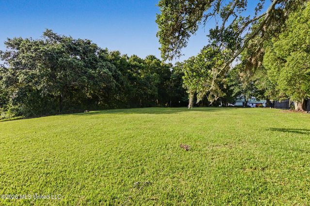 201 Front Beach Drive, Ocean Springs, MS 39564