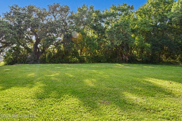 201 Front Beach Drive, Ocean Springs, MS 39564