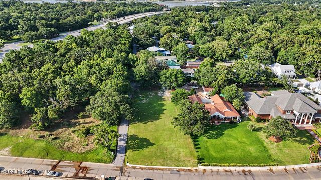 201 Front Beach Drive, Ocean Springs, MS 39564