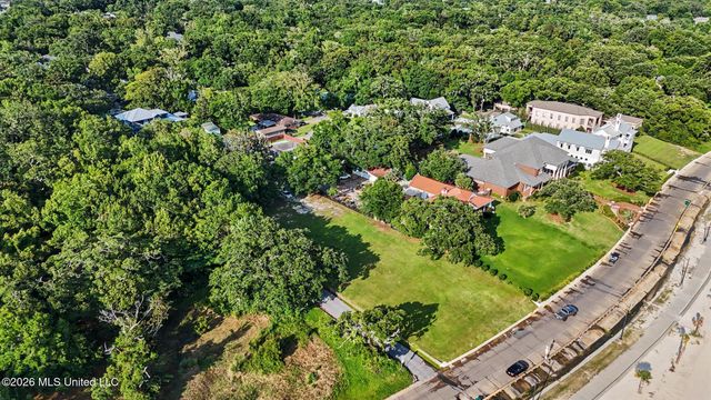 201 Front Beach Drive, Ocean Springs, MS 39564