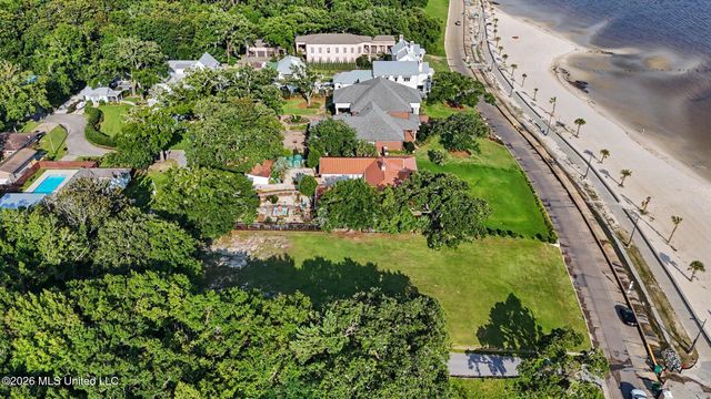 201 Front Beach Drive, Ocean Springs, MS 39564