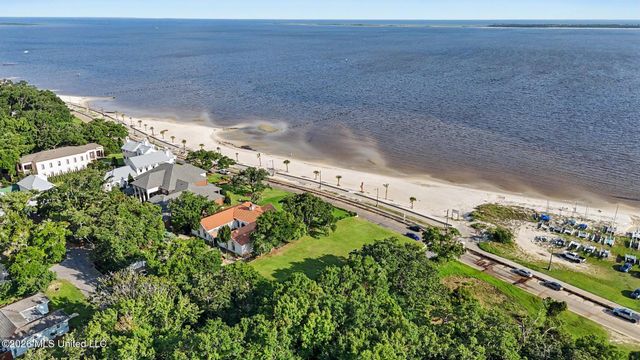 201 Front Beach Drive, Ocean Springs, MS 39564