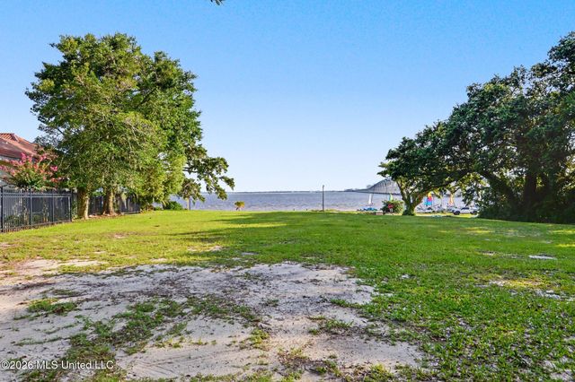 201 Front Beach Drive, Ocean Springs, MS 39564
