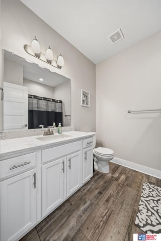 20608 Camelback Avenue, Gretna, NE 68028